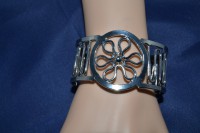 Bracelet fleur en métal 4 cm